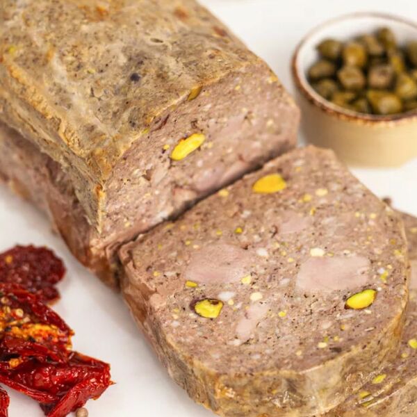 Запеченный террин из утки с фисташками с микс салатом