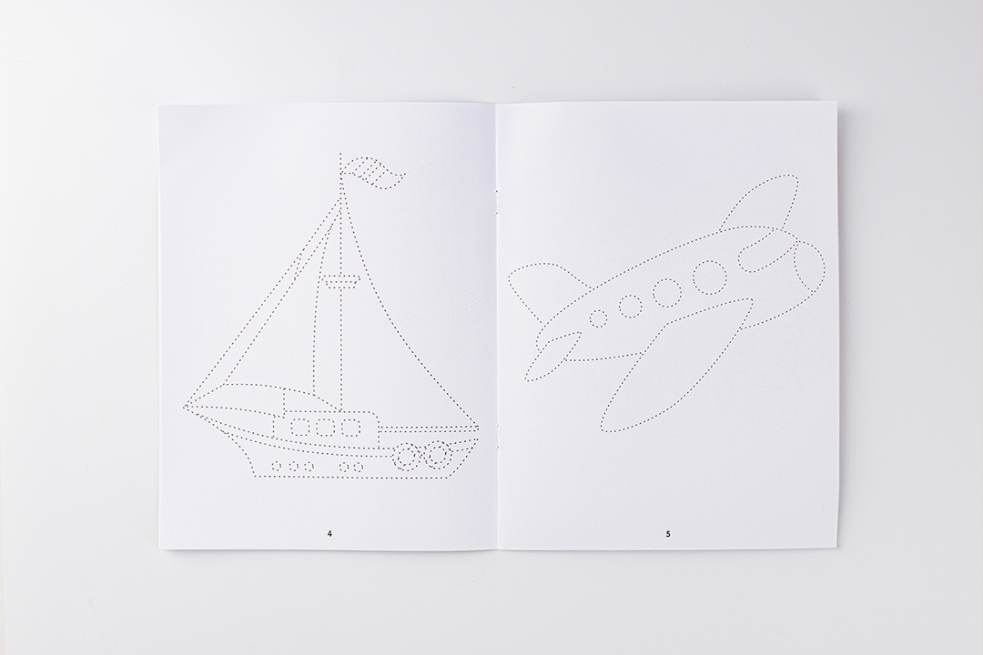 

Книжка-раскраска Транспорт: обведи и раскрась