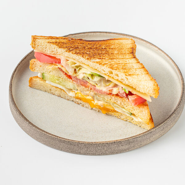 Сэндвич со свежими овощами и яйцом 151г