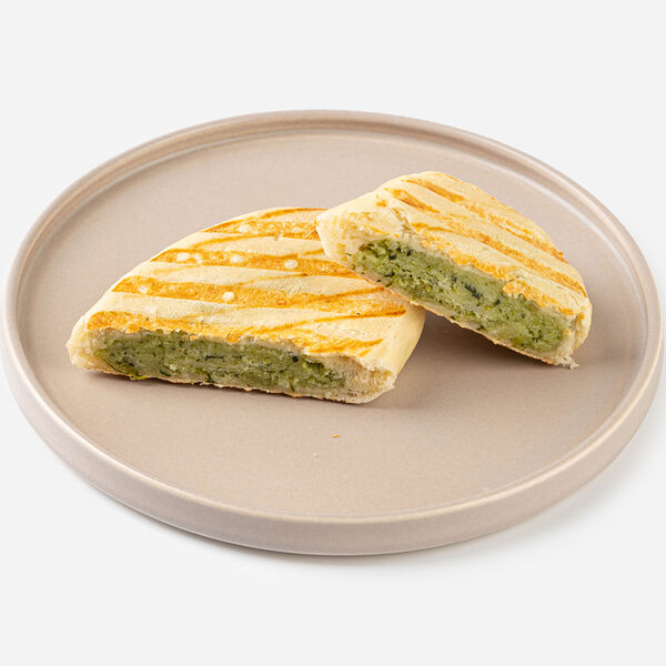 Лепешка на гриле с сыром и шпинатом, кафе, замороженная