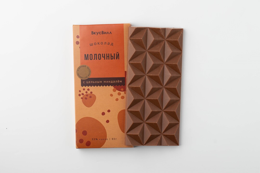 

Шоколад молочный с цельным миндалем 80 г