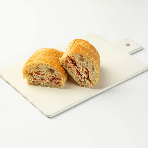 Сэндвич прованский с индейкой и пикантным соусом, 200г