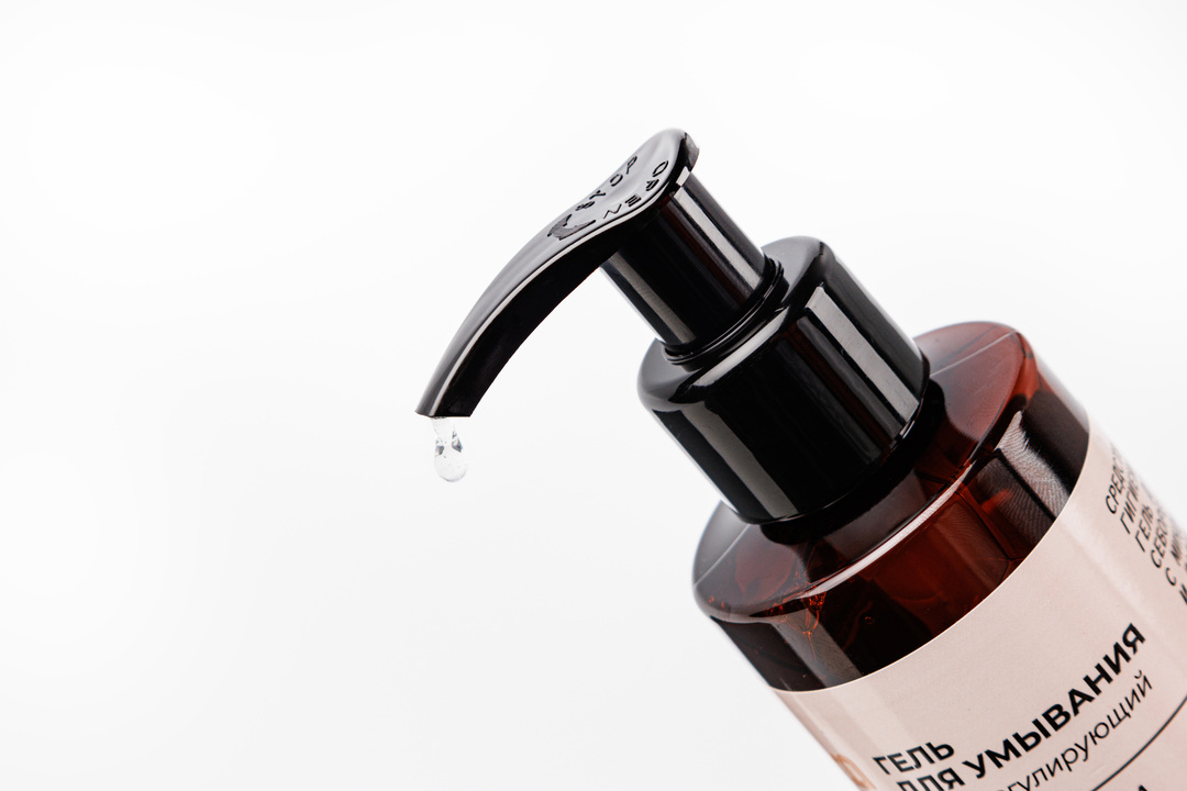 

Гель для умывания ВкусВилл себорегулирующий с миндальной кислотой и папаином 200 мл