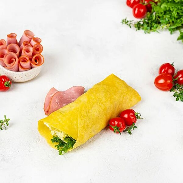 Ролл с ветчиной, зеленым салатом и маринованными огурчиками 140 г