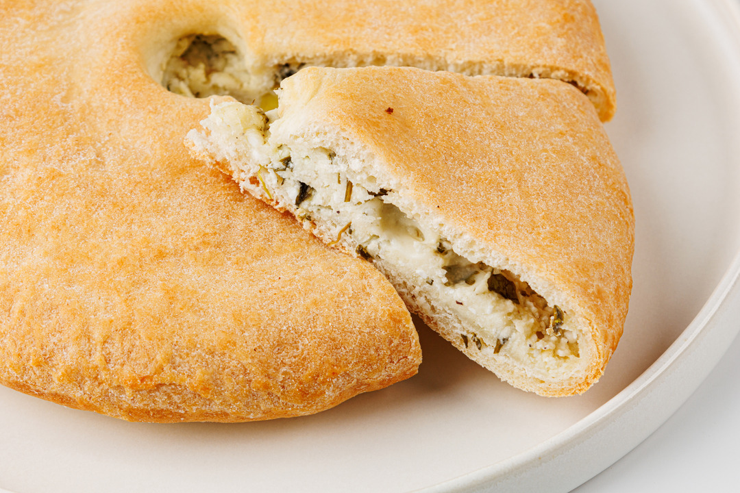 

Пирог с творогом, сыром и зеленью