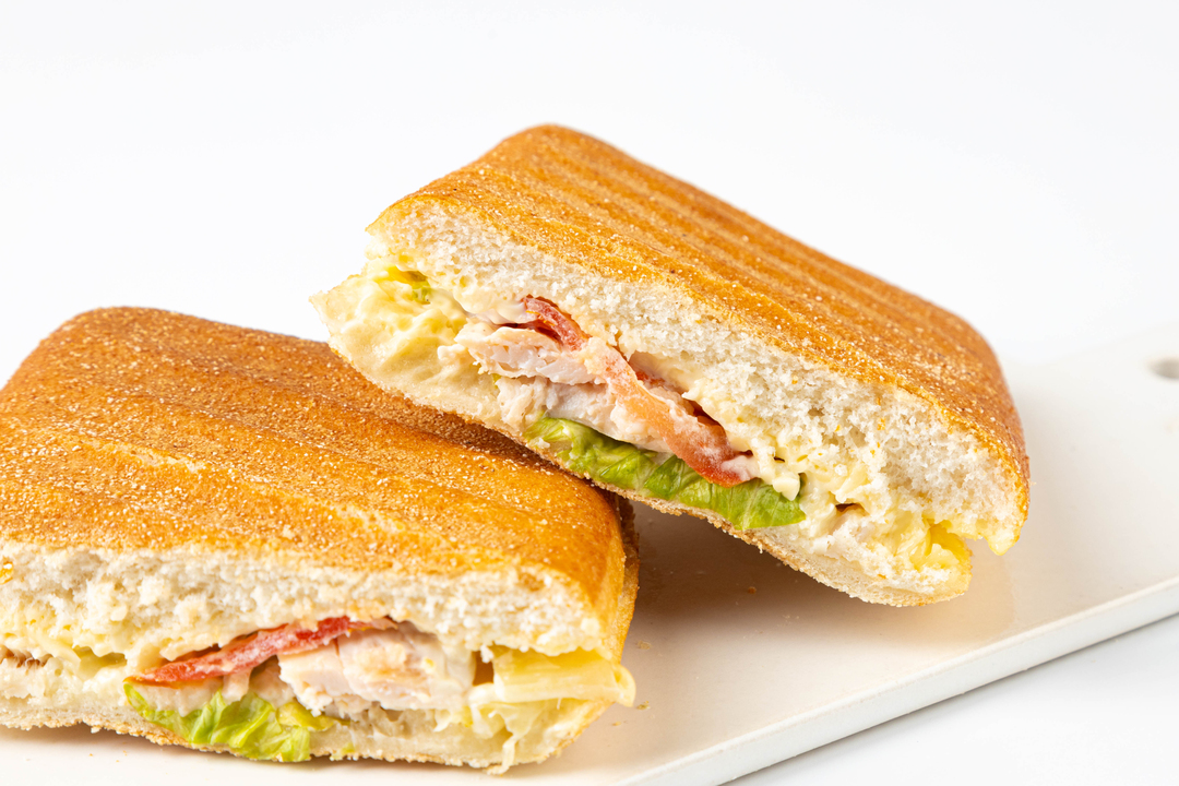 

Чиабатта ВкусВилл с курицей, пармезаном и соусом цезарь, кафе регионы, 210 г