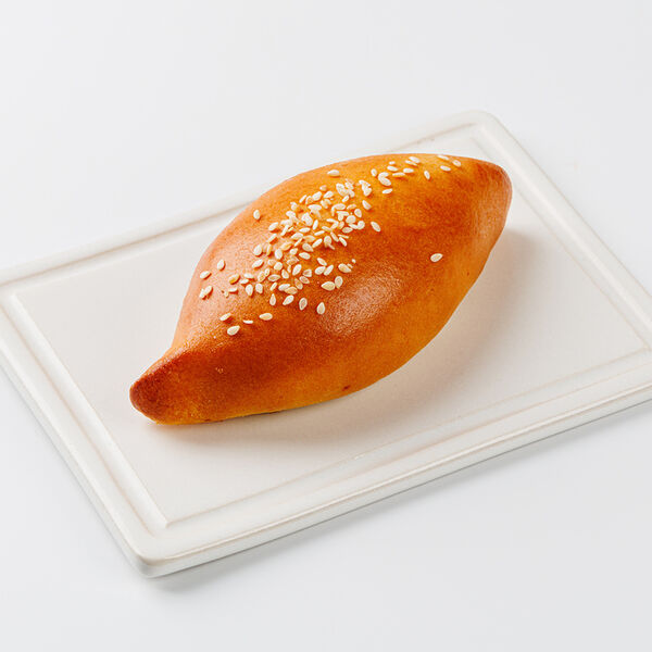 Пирожок с куриной начинкой. Пекарня