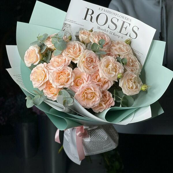 Букет из кустовых роз