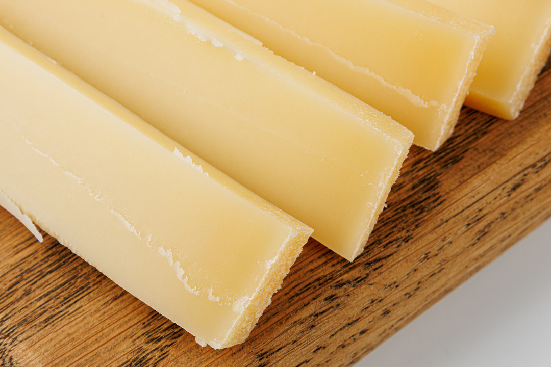 

Сыр твердый ВкусВилл Монамонт 200 г