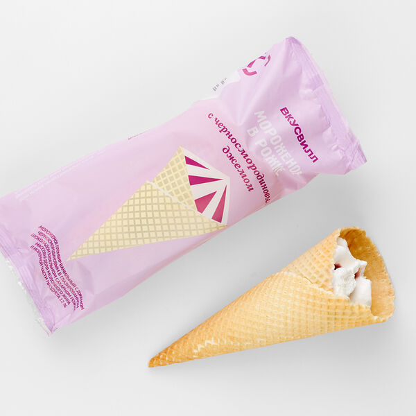 Мороженое в рожке с черносмородиновым джемом Продукт замороженный 