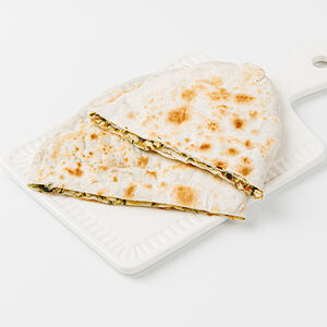 Лепешка с курицей и овощами