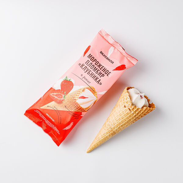 Мороженое пломбир в рожке Клубника