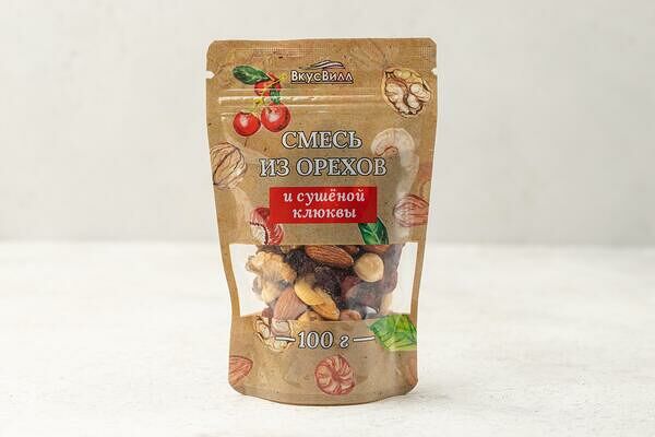 Смесь из орехов и сушеной клюквы