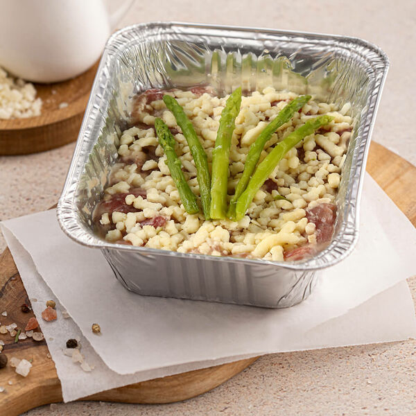 Бефстроганов МясновЪ По-Царски от КуулКлевер под сливочно-трюфельным соусом с зелёной спаржей