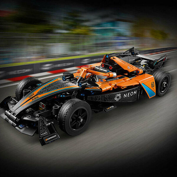 Конструктор LEGO Technic 42169 Конструктор Гоночная машина NEOM McLaren Formula E
