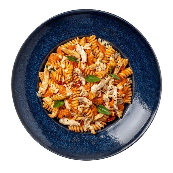 Паста с курицей, томатным соусом и моцареллой, Уже Готово