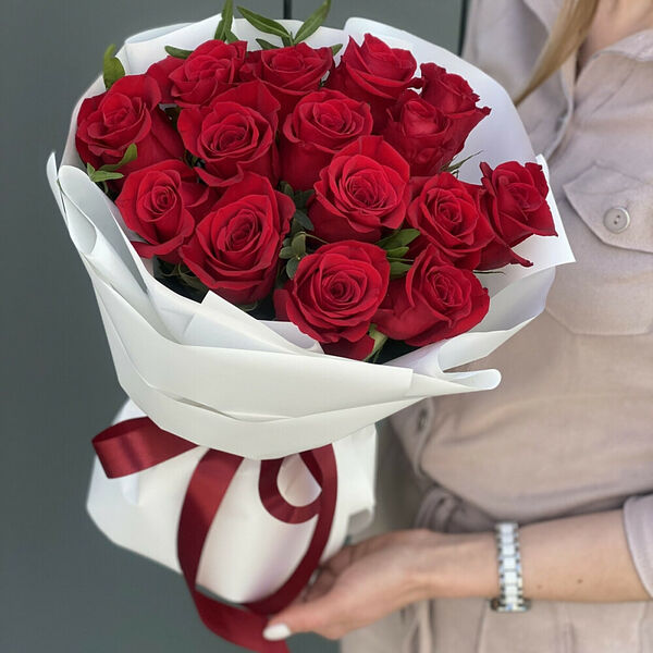 Букет из голландских роз с эвкалиптом Классик