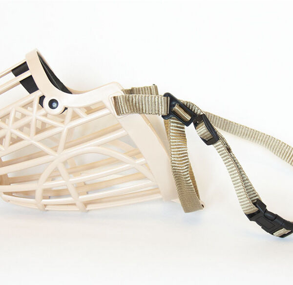 Намордник Зооник №7 для ньюфаундленда пластиковый бежевый