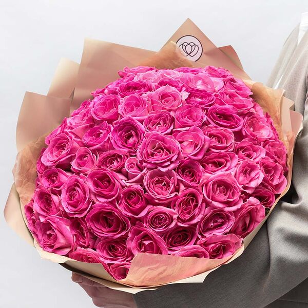 Букет из 75 розовых роз 40 см (Россия) в кремовой пленке