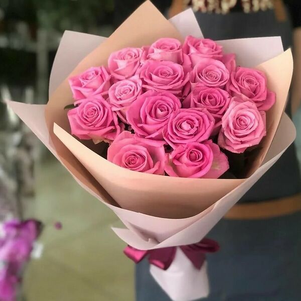 Розовые розы