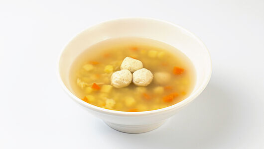 Суп Вкусвилл с куриными фрикадельками и пастой 