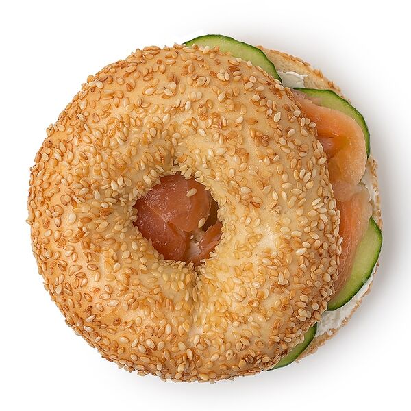 Бейгл с форелью и сливочным сыром