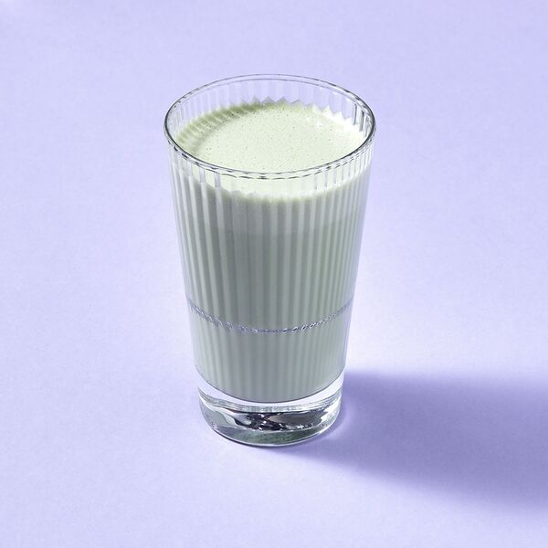 Матча на миндальном молоке