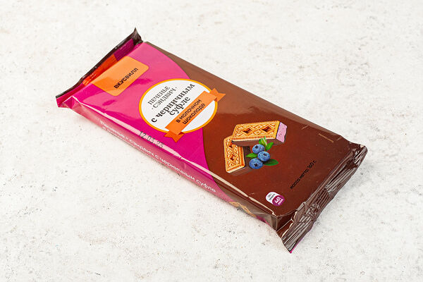 Печенье-сэндвич с черничным суфле в молочном шоколаде