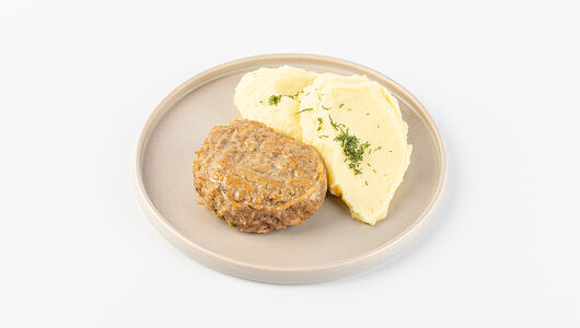 Биточек из говядины с капустой и картофельным пюре