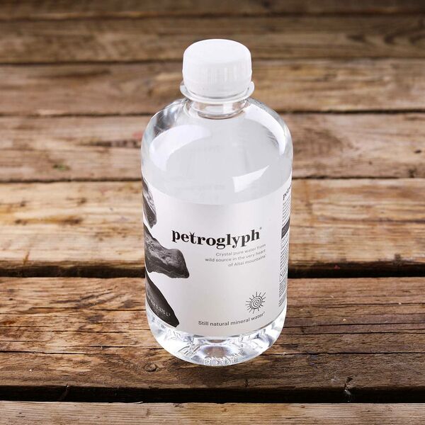 Вода минеральная природная Petroglyph