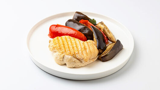 Куриное филе запеченное с овощами