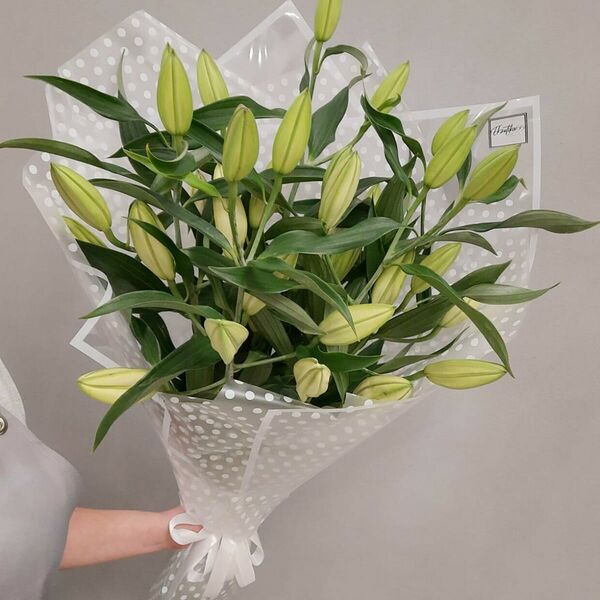 Букет с лилиями