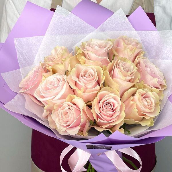 Букет из цветов, монобукет из роз Лавандовые сны