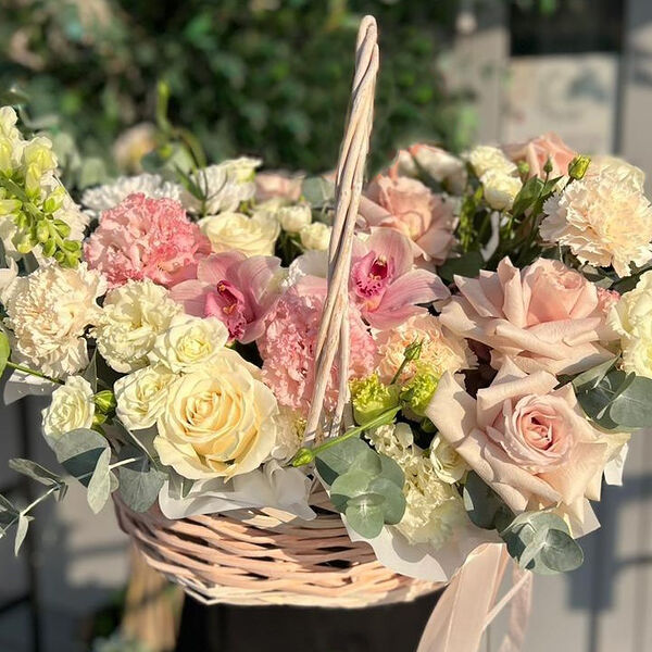 Корзина из живых цветов №1