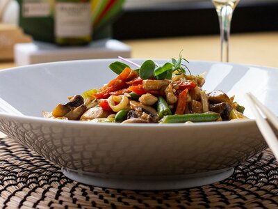 Лапша удон с курицей и овощами