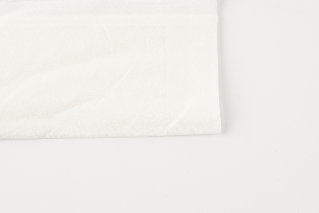 

Салфетки детские YokoSun бумажные 2-х слойные 200 шт. 1 упаковка, дизайн в ассортименте