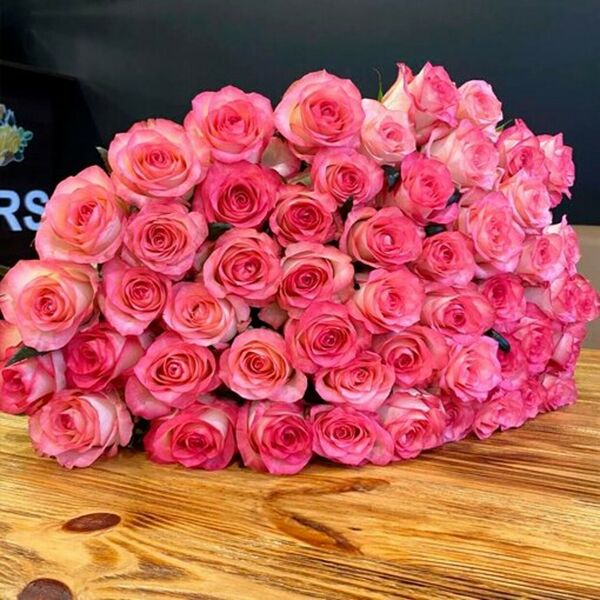 Букет из 51 бело-розовой розы