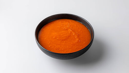 Холодный суп томатный с сельдереем