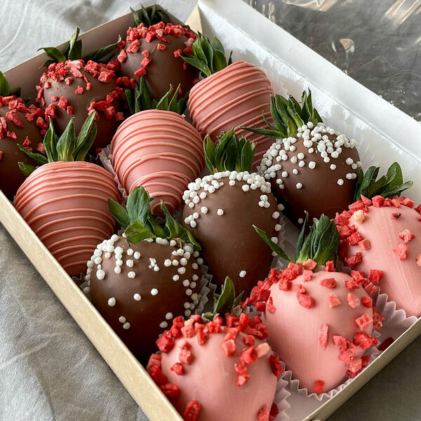 Набор клубники в шоколаде Сладкий день (12-15 ягод)