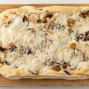 Пицца римская с курицей и белыми грибами замороженная