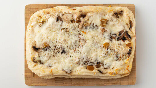 Пицца римская с курицей и белыми грибами замороженная