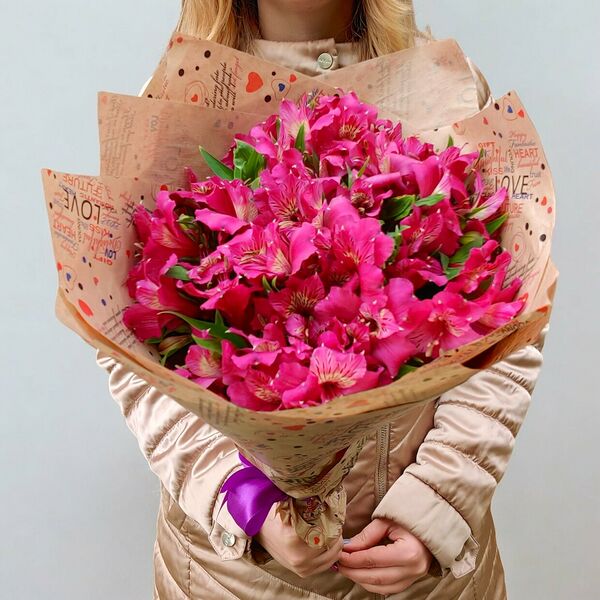 Букет из альстромерии яркого цвета 