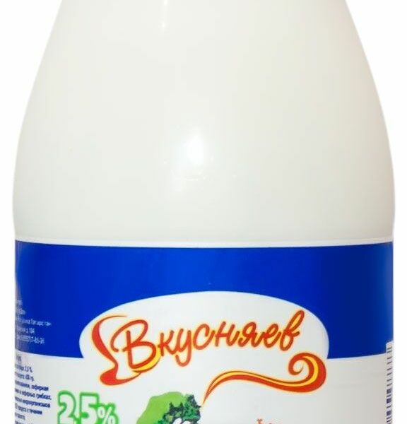 Кефир Вкусняев 2,5% 450 мл