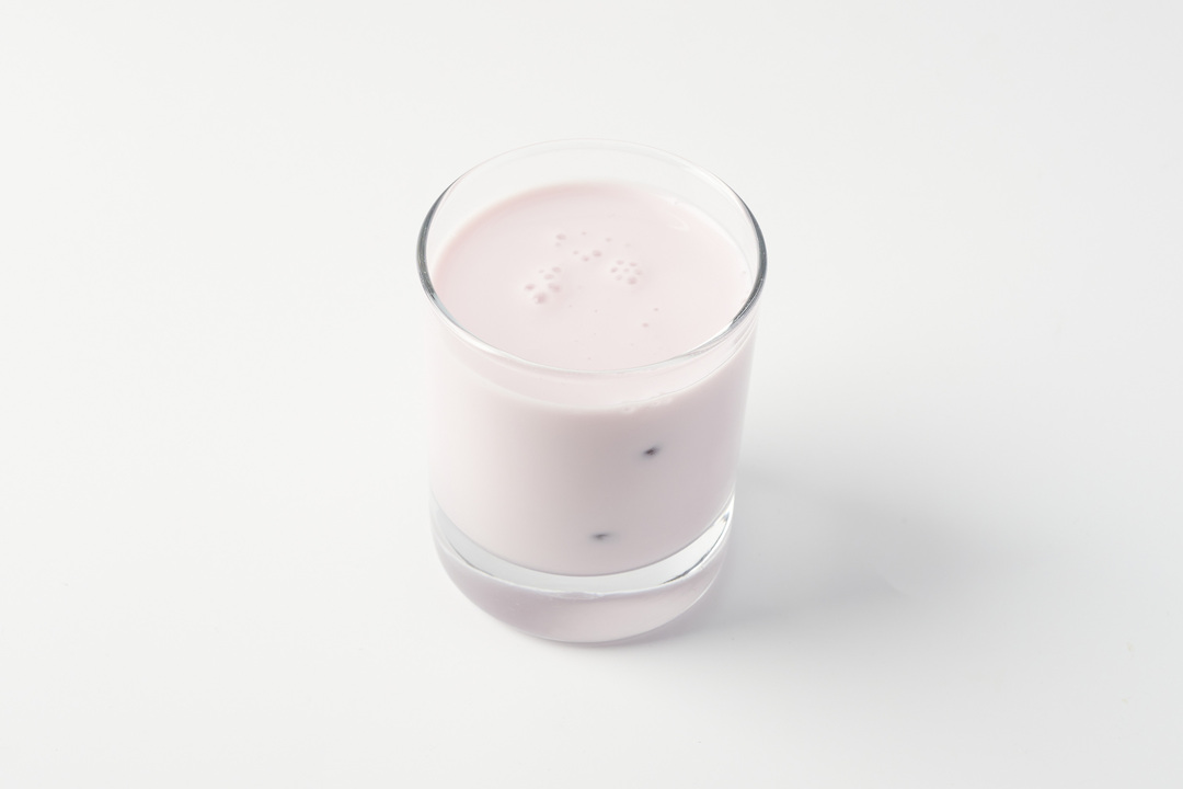 

Йогурт из козьего молока с черникой