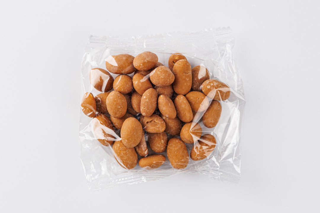 

Драже Соленый арахис в белом шоколаде с карамелью 70г