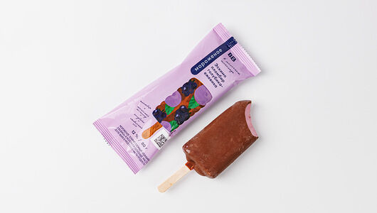 Эскимо ВкусВилл пломбир голубика-ежевика в молочном шоколаде