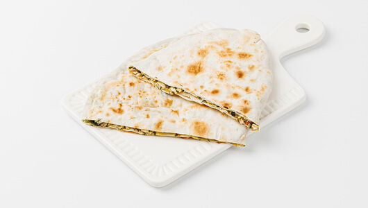 Лепешка с курицей и овощами