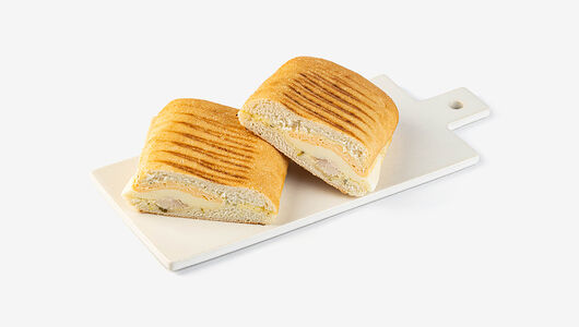 Сэндвич Нежный с курицей, омлетом и моцареллой