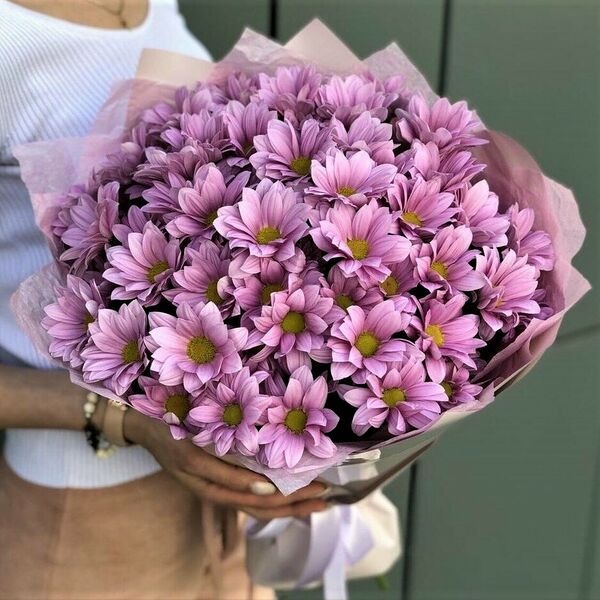 Букет с розовой хризантемой