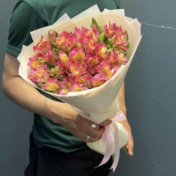 Букет из альстромерии